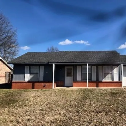 Rent this 3 bed house on 1709 South H Street in Rogers, AR 72756
