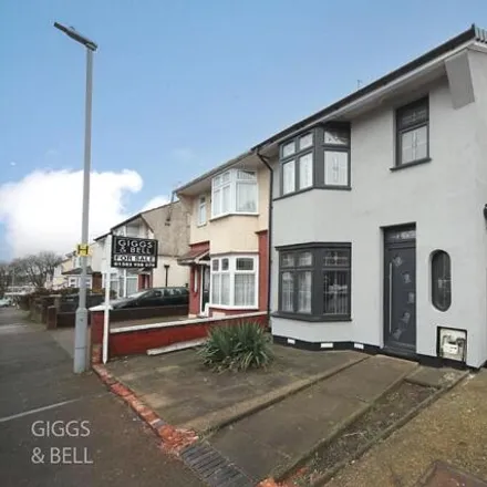 Buy this 4 bed duplex on Grantham Road in Luton, LU4 8LS