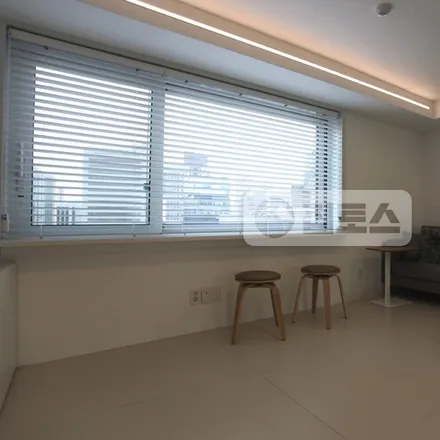 Rent this 1 bed apartment on 서울특별시 강남구 역삼동 689-26