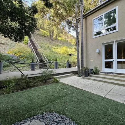 Image 2 - 2115 Benedict Canyon Drive, Beverly Hills, CA 90210, USA - House for sale