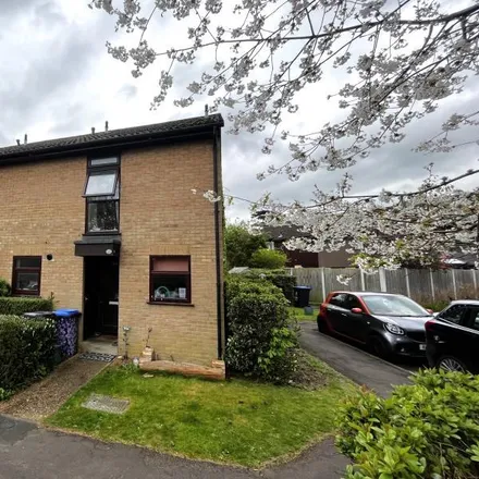 Rent this 2 bed townhouse on St John's Primary School in Victoria Road, Knaphill