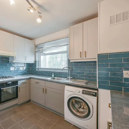 Rent this 3 bed apartment on Glastonbury House in Warwick Way, London