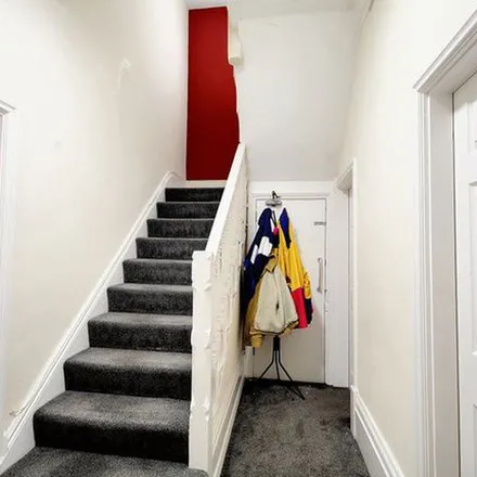 Rent this 6 bed apartment on 8 Lake Street in Nottingham, NG7 4BT