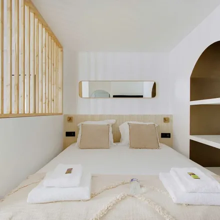 Rent this 2 bed apartment on 25 Rue de Boulainvilliers in 75016 Paris, France