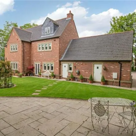 Buy this 5 bed house on St Mary Magdalene in Gringley Road, Walkeringham