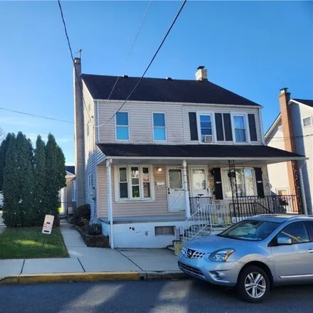 Rent this 3 bed house on 410 E 5th St in Northampton, Pennsylvania