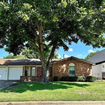 Rent this 3 bed house on 224 Laura Dr in Burleson, Texas