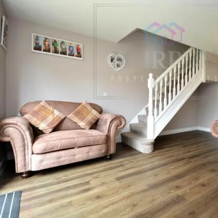 Image 4 - Oaklands Crescent, Leeds, LS8 3TH, United Kingdom - Townhouse for sale