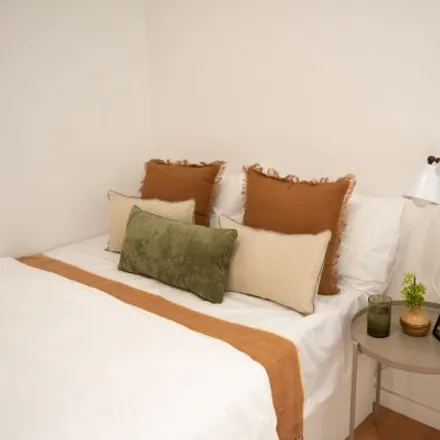 Rent this 2 bed room on Carrer de Balmes in 364, 08006 Barcelona