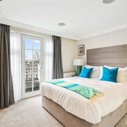Rent this 3 bed apartment on Charing Cross in London, SW1A 2DX