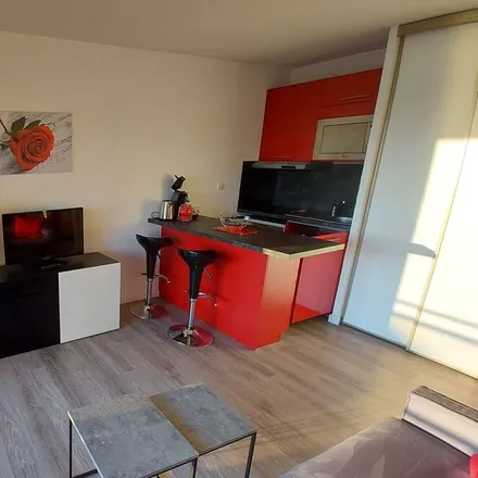 Rent this studio apartment on 83150 Bandol