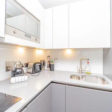 Image 3 - Laker Court, 39 Harbour Way, Canary Wharf, London, E14 9ZE, United Kingdom - Apartment for rent