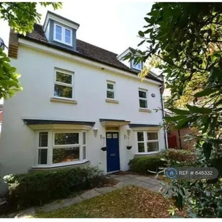 Rent this 6 bed house on Wexham School in Church Lane, Slough