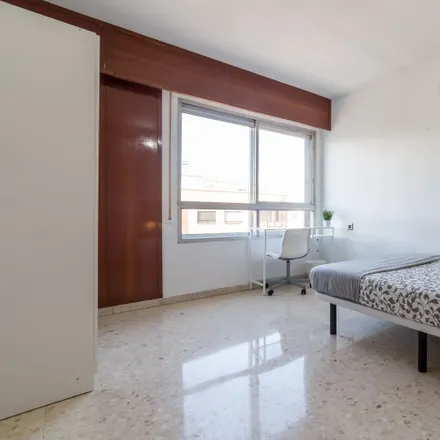 Rent this 5 bed room on Banco de Valencia in Avinguda del Port, 46023 Valencia