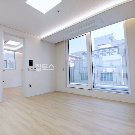 Rent this 2 bed apartment on 서울특별시 중랑구 면목동 617-9