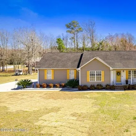 Buy this 3 bed house on 211 Yacht Club Drive in Carteret County, NC 28570