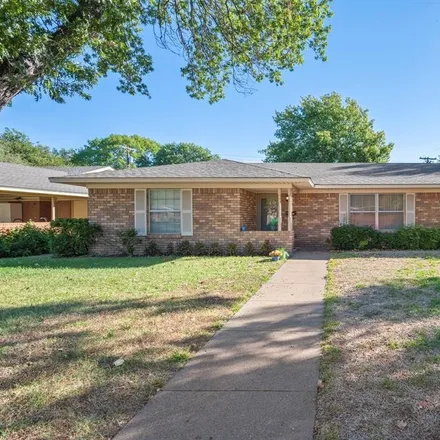 Buy this 3 bed house on 304 Bird Lane in Waxahachie, TX 75165