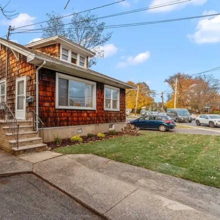 Buy this studio house on 3737 Amboy Road in New York, NY 10308