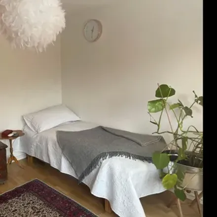 Rent this 1 bed room on Kavlevägen in 141 59 Huddinge, Sweden