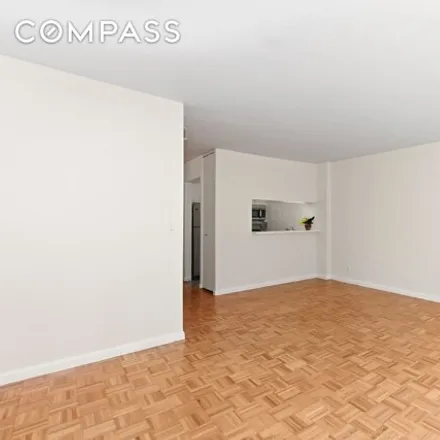 Image 3 - The Broadway, West 81st Street, New York, NY 10024, USA - Condo for rent