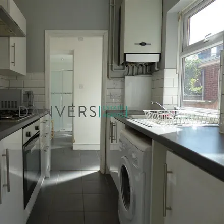 Rent this 4 bed townhouse on Step In in Jarrom Street, Leicester