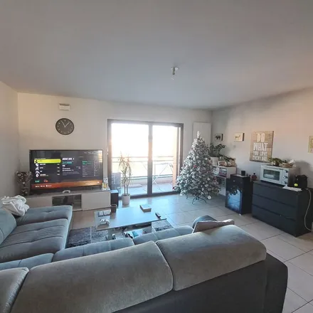 Rent this 2 bed apartment on 16 Rue Robert Noël in 63000 Clermont-Ferrand, France