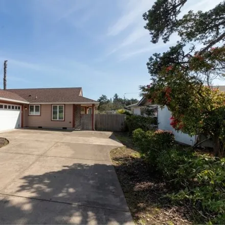 Buy this 3 bed house on 1912 18th Street in Florence, OR 97439