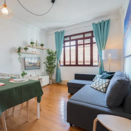 Rent this 3 bed apartment on Rua de Fernandes Tomás 18 in 12, 6
