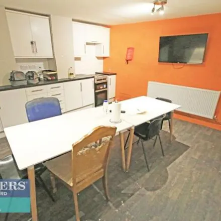 Image 5 - Claremont Terrace, Bradford, BD5 0DQ, United Kingdom - House for rent