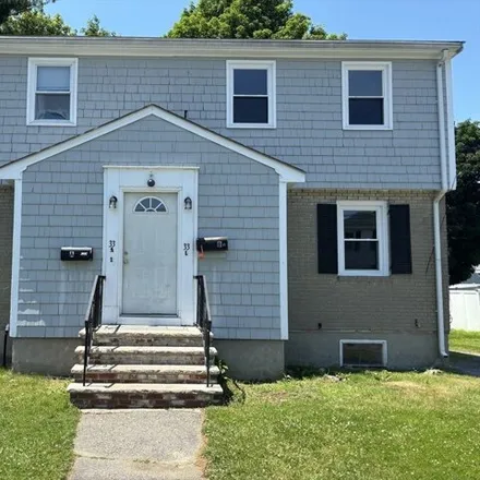 Rent this 2 bed townhouse on 33 Park Dr Unit B in Woburn, Massachusetts
