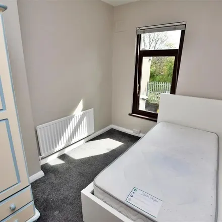 Image 7 - Coach Finish (NI) Limited, Donegall Avenue, Belfast, BT12 6LS, United Kingdom - Apartment for rent