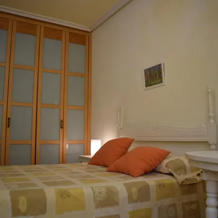 Rent this 3 bed apartment on m2 Metro Cuadrado in Avenida de los Comuneros, 37003 Salamanca