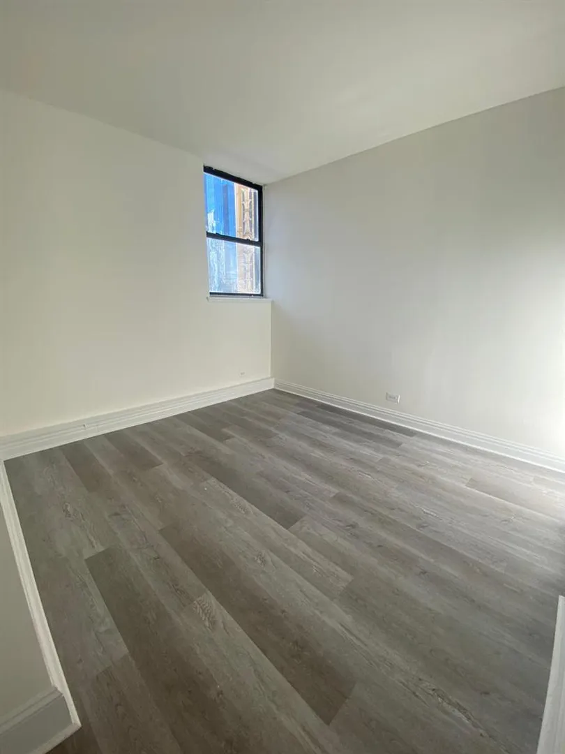 Herald Towers, Greely Square, New York, NY 10095, USA | Room for rent