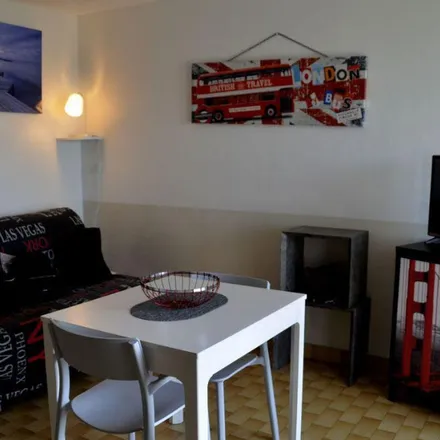 Image 2 - 84 Avenue des Comtes de Melgueil, 34130 Mauguio, France - Apartment for rent