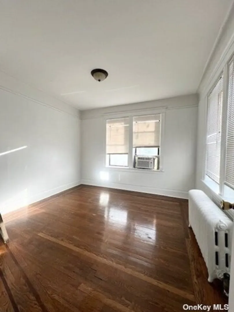 25-01 18th Street, New York, NY 11102, USA | 2 bed apartment for rent