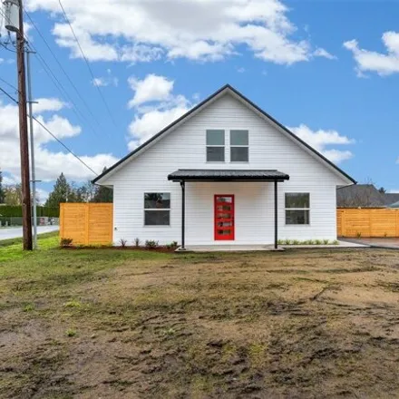 Buy this 4 bed house on 706 Walnut Street in Kelso, WA 98626