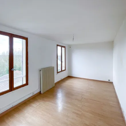 Rent this 2 bed apartment on Rue de Paris in 95430 Auvers-sur-Oise, France