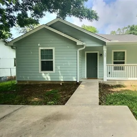 Buy this 2 bed house on 1565 Keltys Street in Lufkin, TX 75904