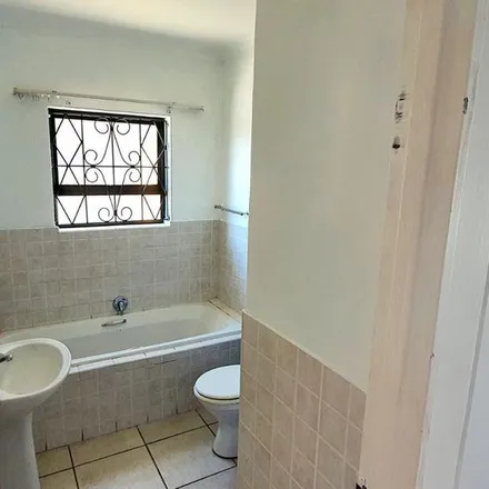 Rent this 3 bed apartment on Nooiensfontein Road in Camelot, Western Cape
