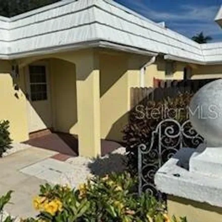 Image 3 - 5855 Tidewood Avenue, Siesta Key, FL 34231, USA - House for sale