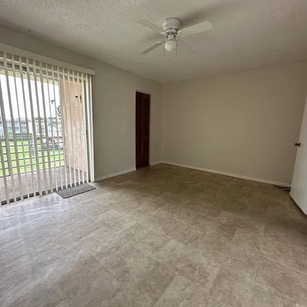 Image 2 - 100 Village Green Circle East, Palm Springs, FL 33461, USA - Apartment for rent