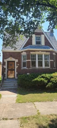Buy this 4 bed house on 6211 West Berenice Avenue in Chicago, IL 60634