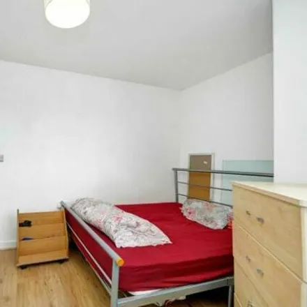 Image 7 - 25 Douro Street, Old Ford, London, E3 2TS, United Kingdom - Apartment for sale