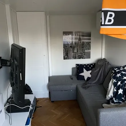 Rent this 4 bed apartment on Seminariegatan 15 in 972 42 Luleå, Sweden