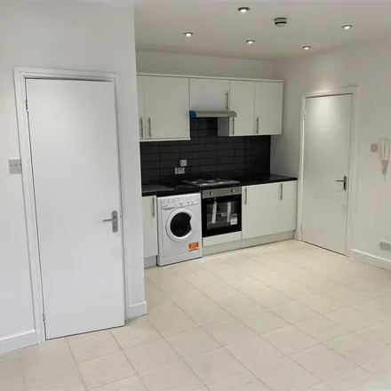 Rent this studio apartment on 17 Devonshire Terrace in London, W2 3DN