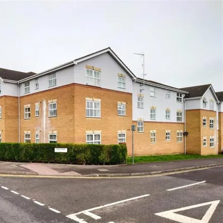 Rent this 2 bed room on 59-69 Elm Park in Reading, RG30 2HT