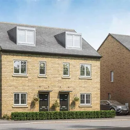 Buy this 3 bed duplex on Ashbrow Road in Huddersfield, HD2 1DU