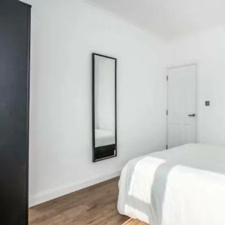 Image 7 - Balmoral Court, Rotherhithe Street, London, SE16 5QS, United Kingdom - Apartment for sale