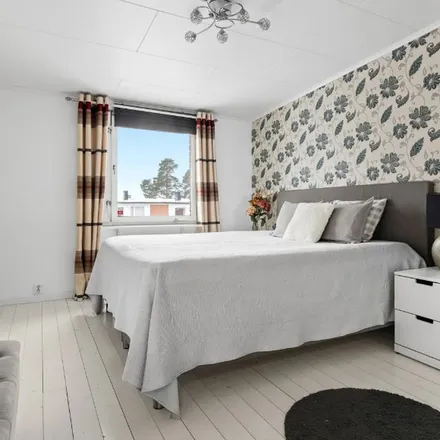 Rent this 5 bed apartment on Apollovägen in 162 45 Järfälla kommun, Sweden