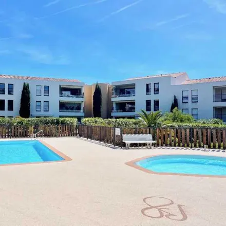 Image 5 - Saint-Raphaël, Var, France - Apartment for sale